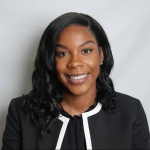 Meet your Posher, Yolanda